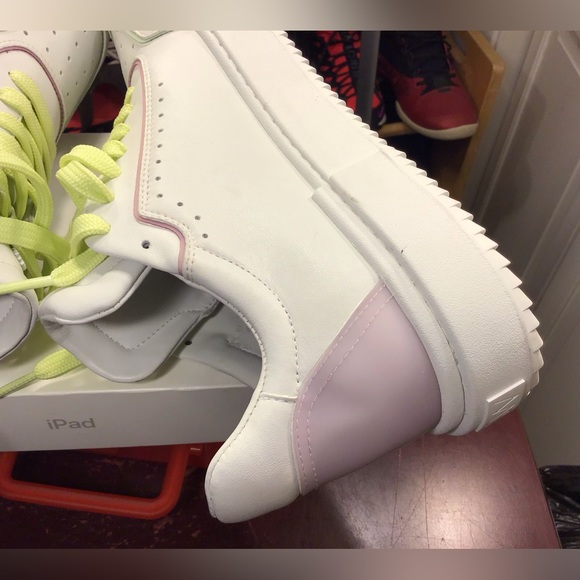 STUART WEITZMAN Leather Sneaker. - Picture 9 of 16